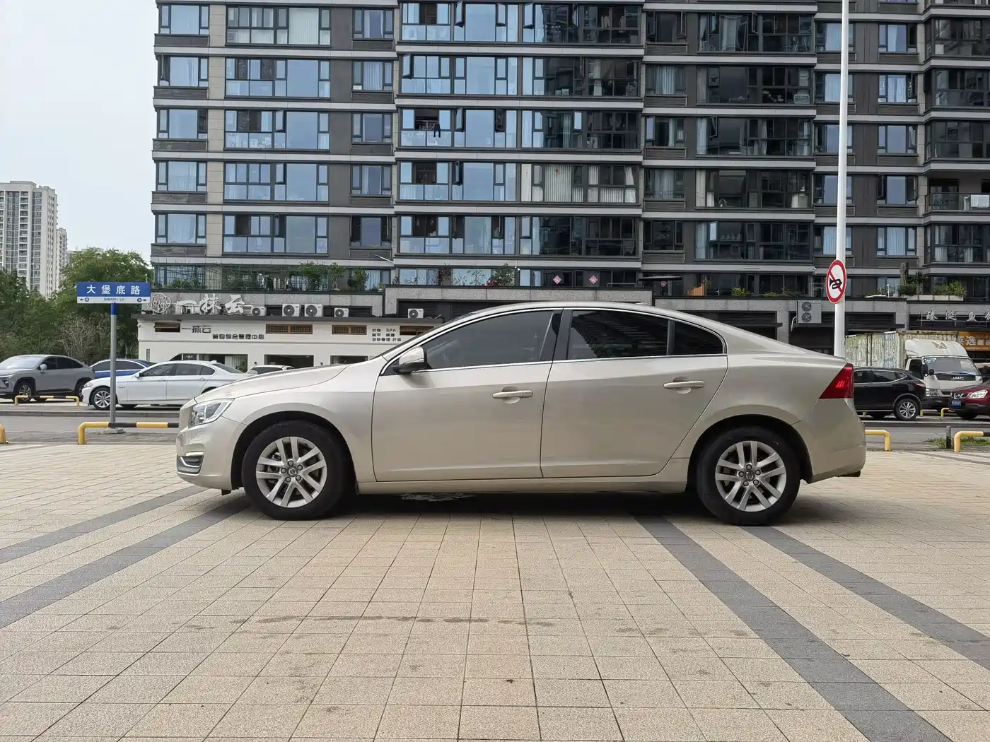 VOLVO S60