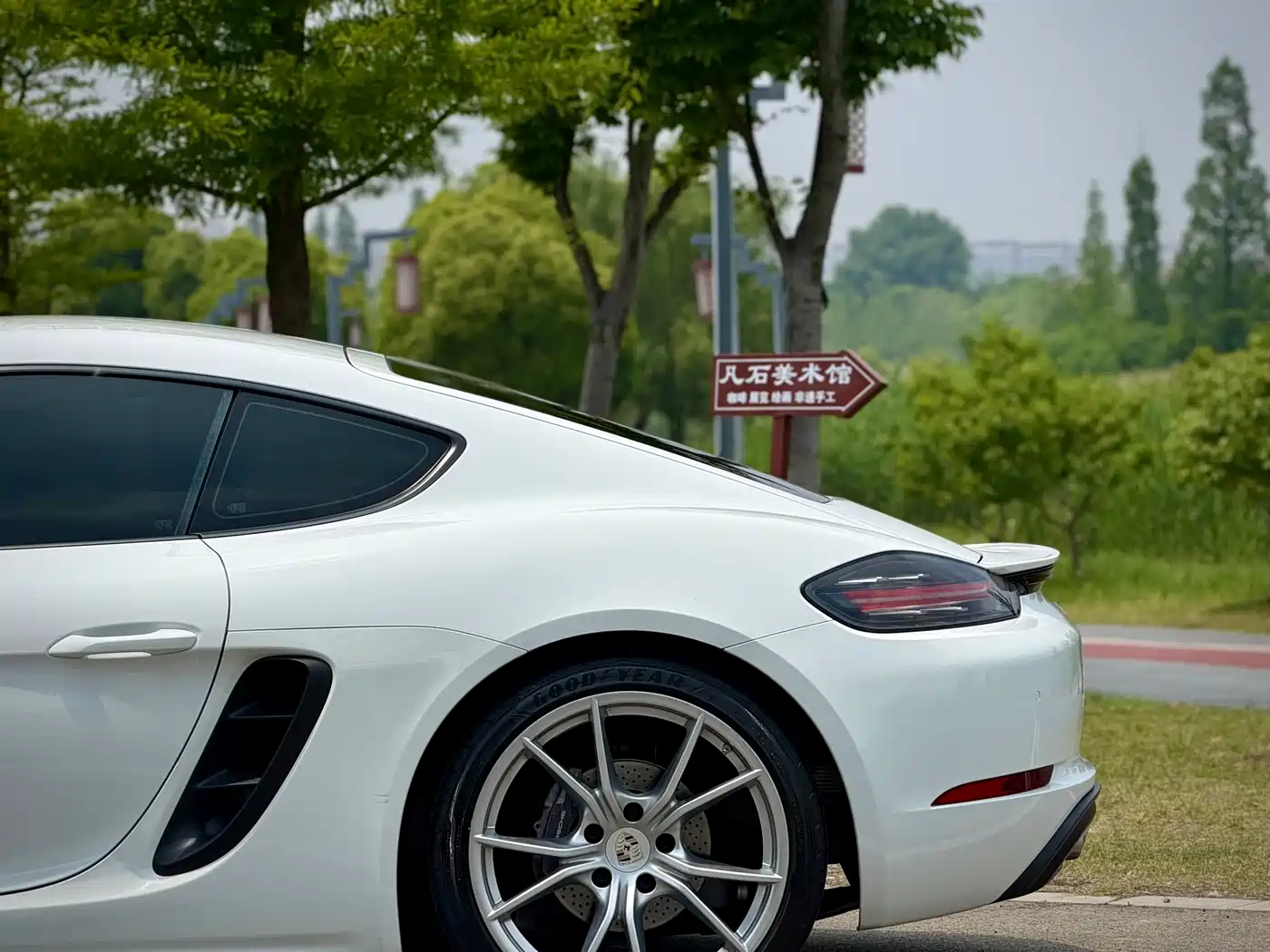 Porsche 718 2018 Cayman 2.0T фото 16