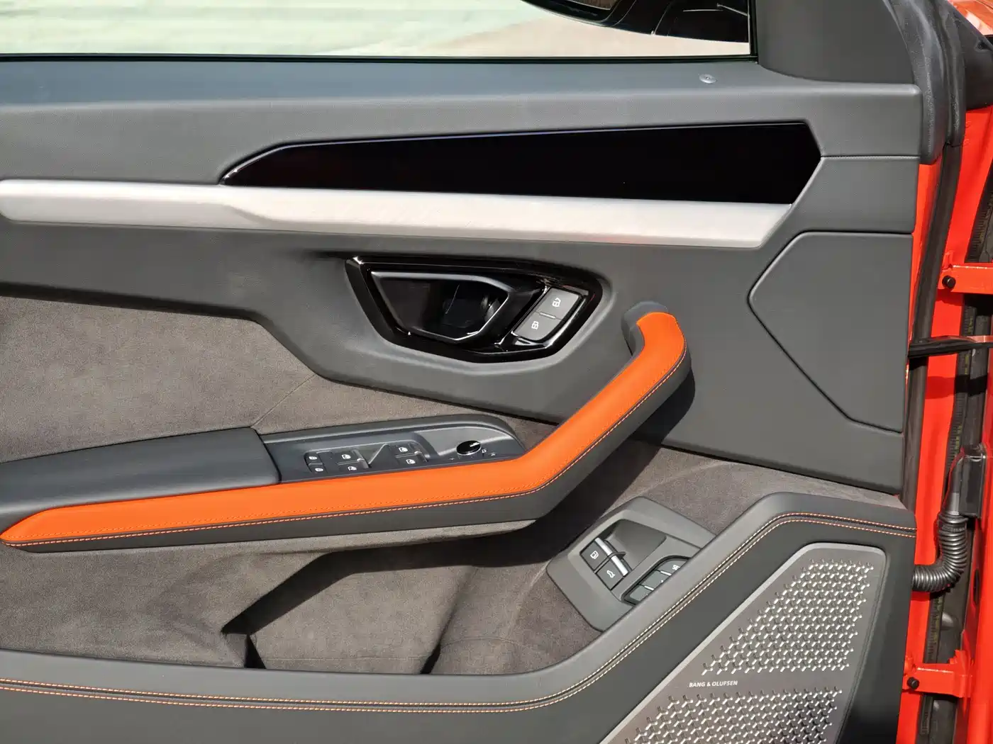 Lamborghini Urus SE 2025 4.0T Standard Edition фото 27