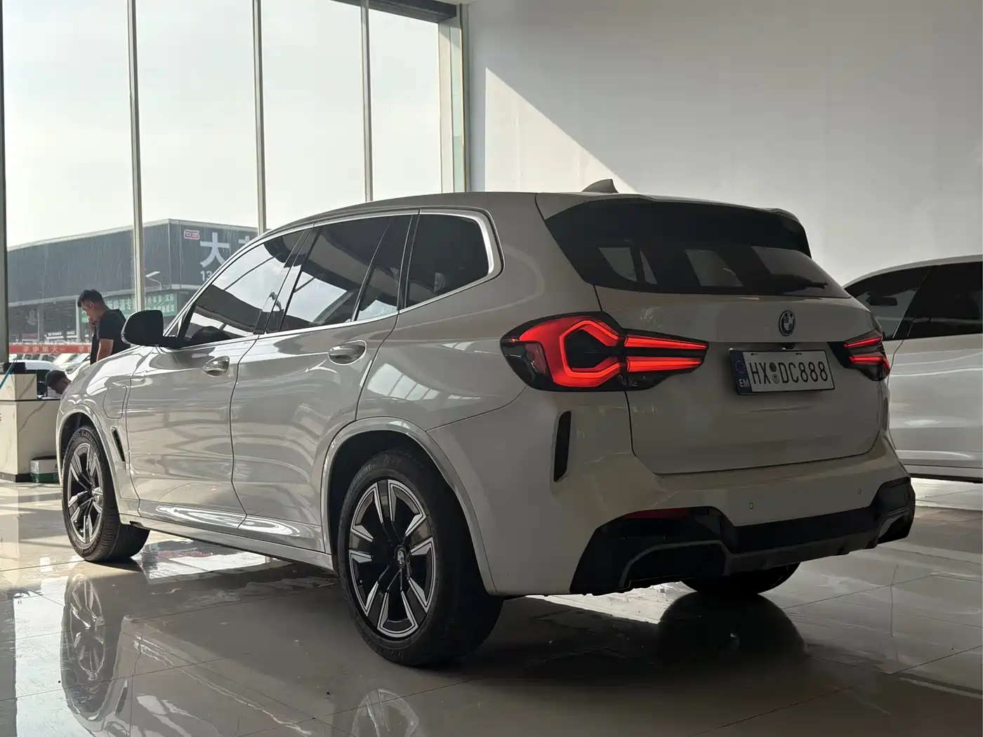 BMW iX3 2023 Leading Type фото 16