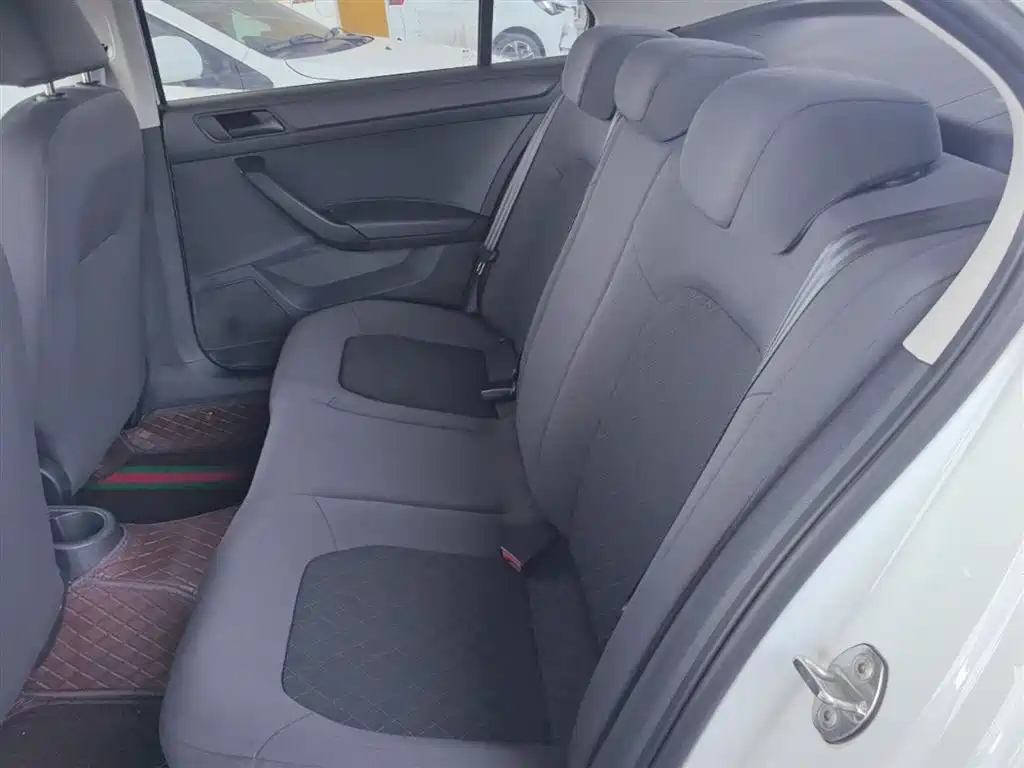 Škoda Rapid 2020 1.5L Manual Standard фото 17