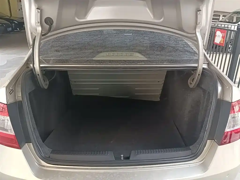 Škoda Rapid 2013 1.6L Automatic Smart Selection фото 19