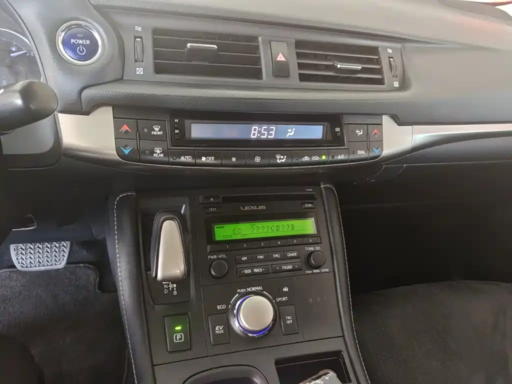 Photo 13 - Lexus CT