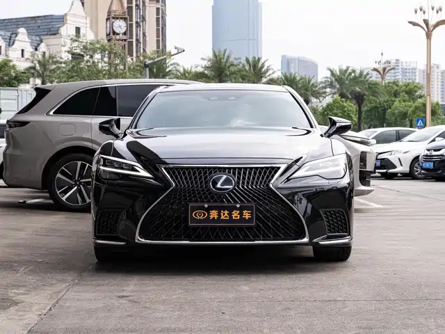 Lexus LS 2021 500h Executive Edition — фото 2