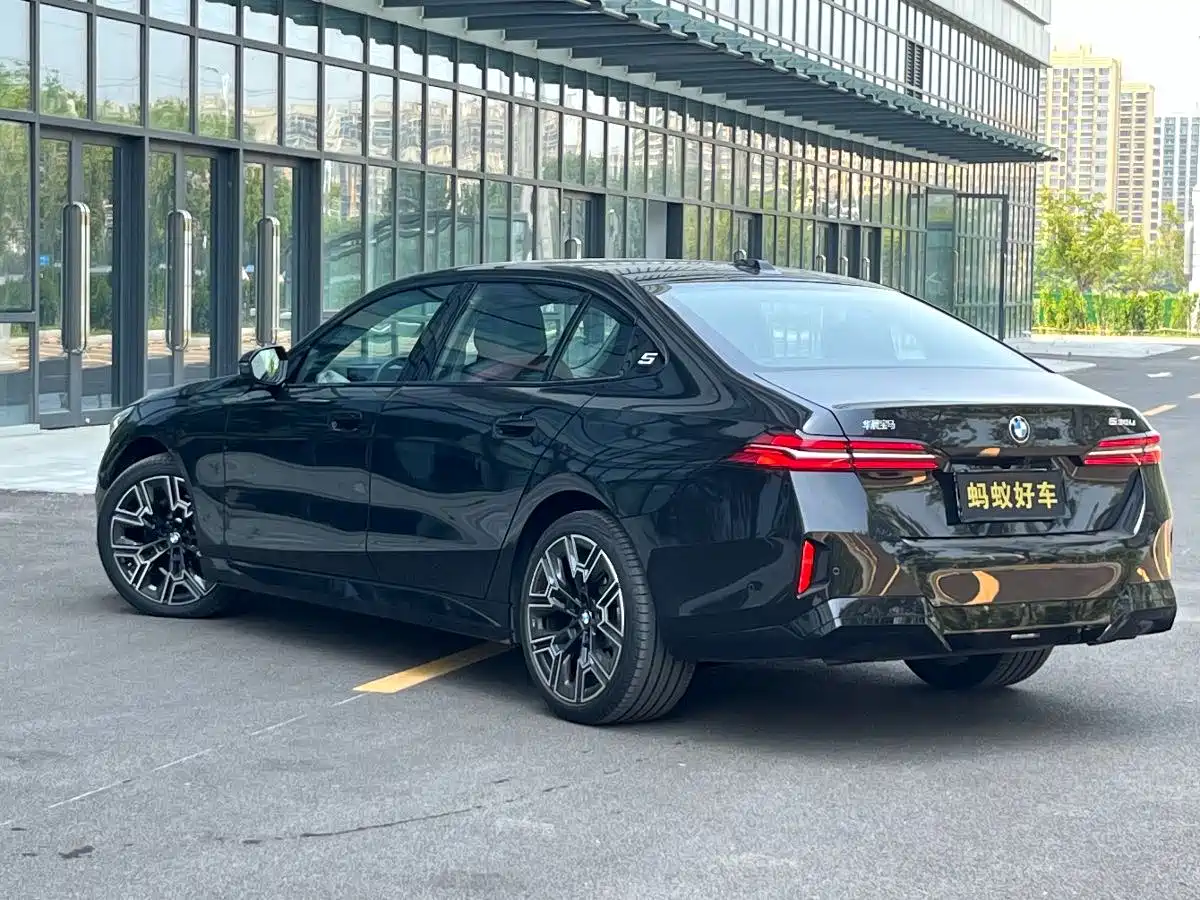 BMW 5 Series 2025 530Li Premium M Sport Package фото 5