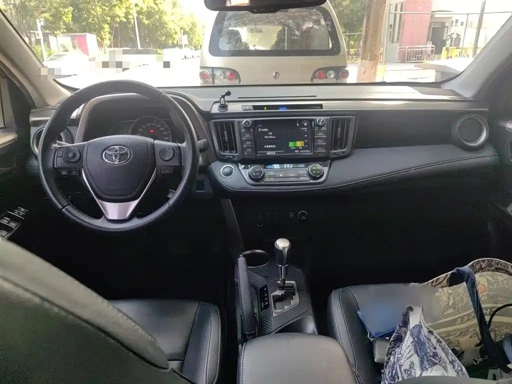 Toyota RAV4 Rongfang 2015 2.5L Automatic 4WD Elite Edition фото 13