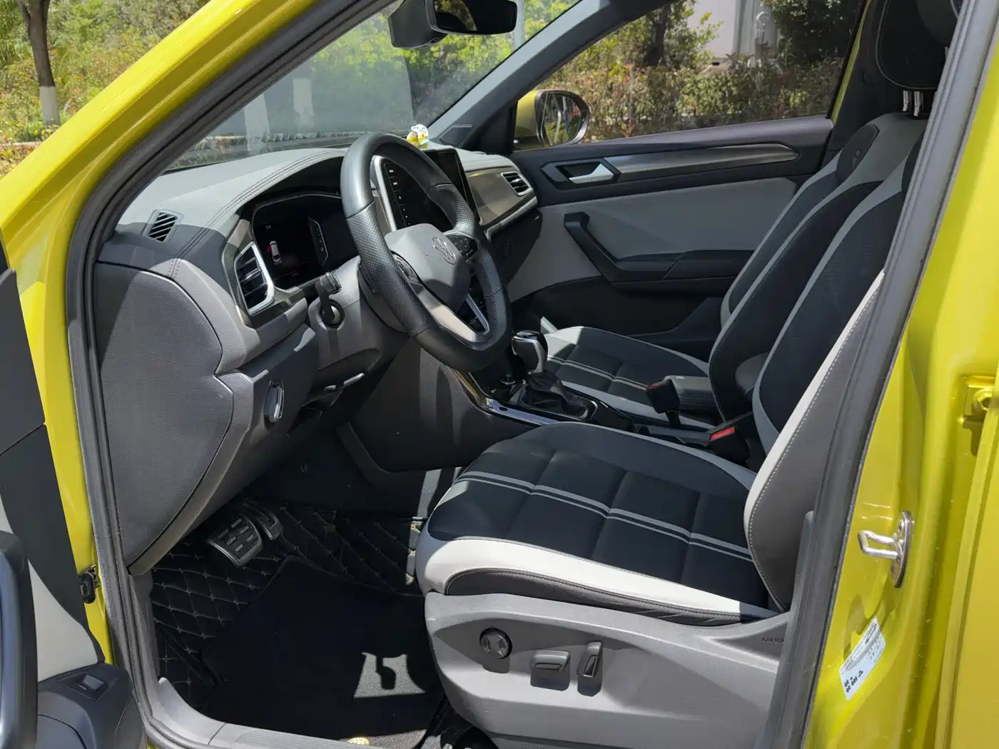 Volkswagen T-ROC 2023 300TSI DSG 2WD Starlight Edition фото 4