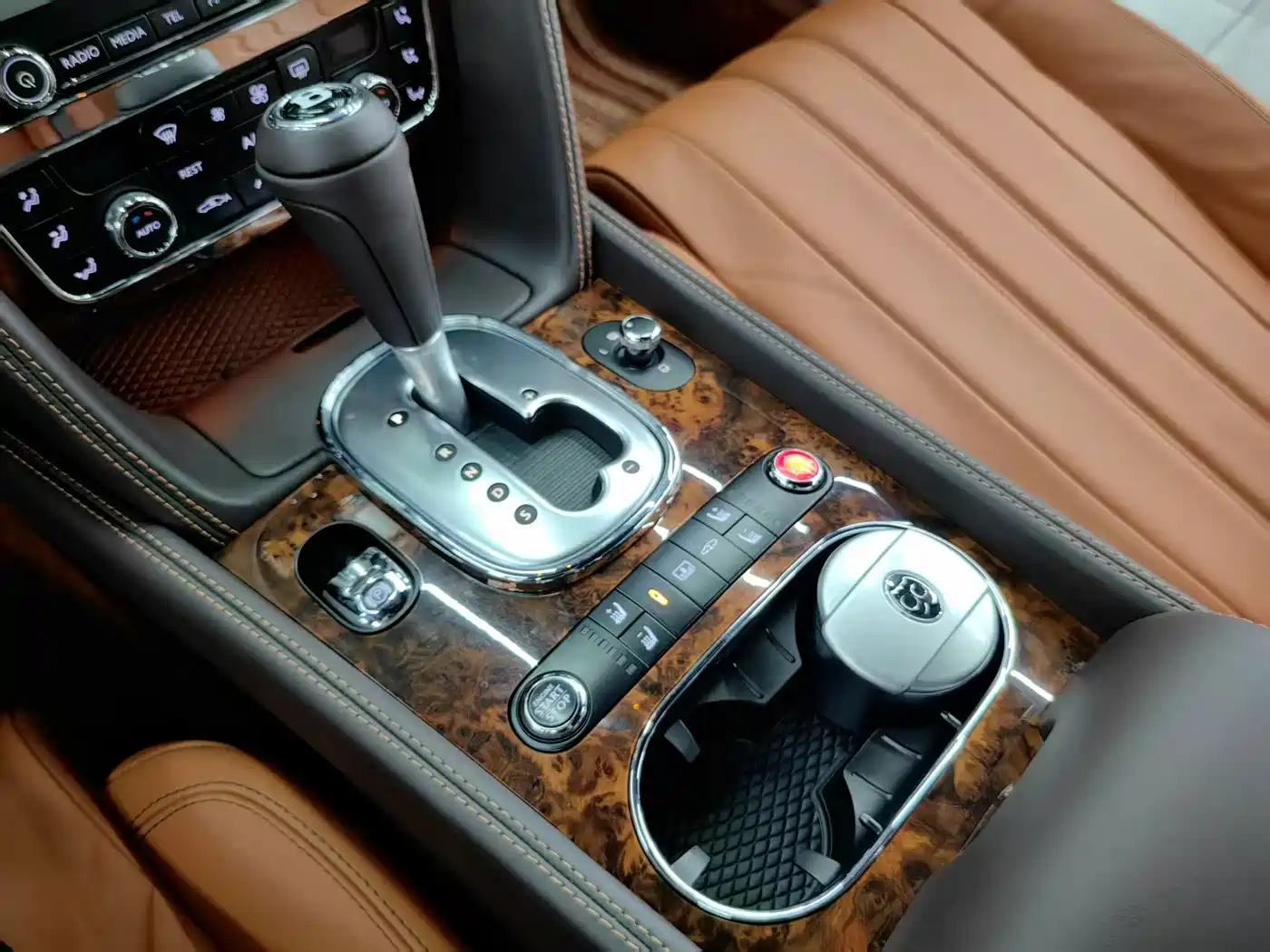 Фото 9 - Bentley Flying Spur