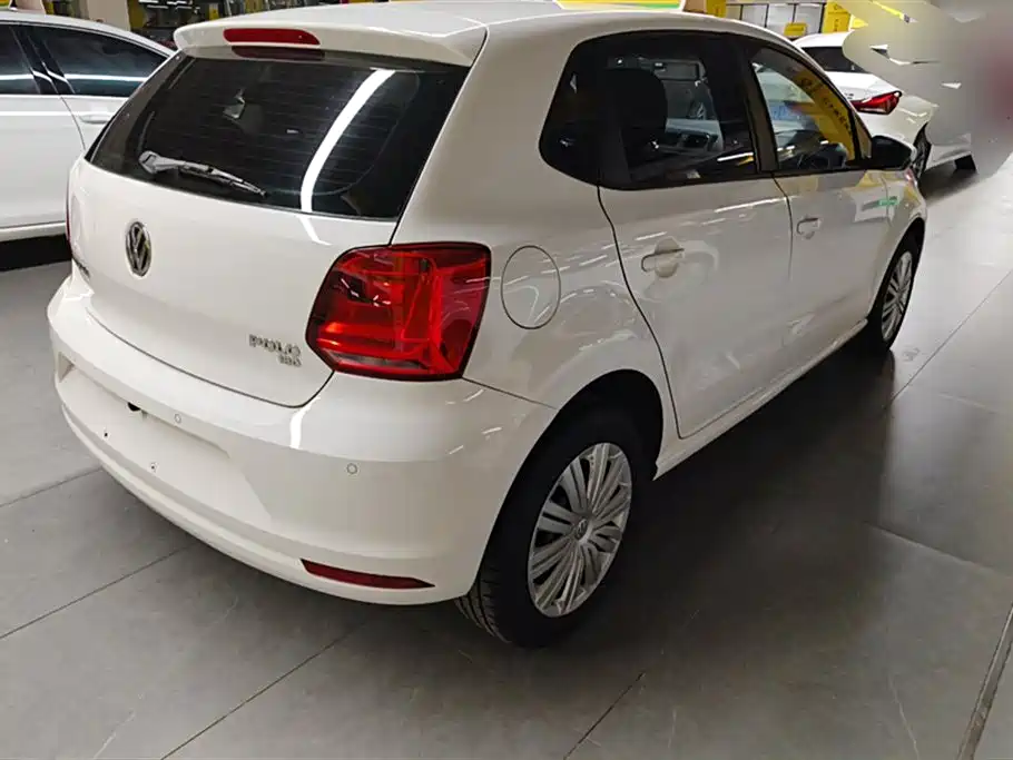 Volkswagen Polo 2016 1.6L Automatic Comfort фото 3