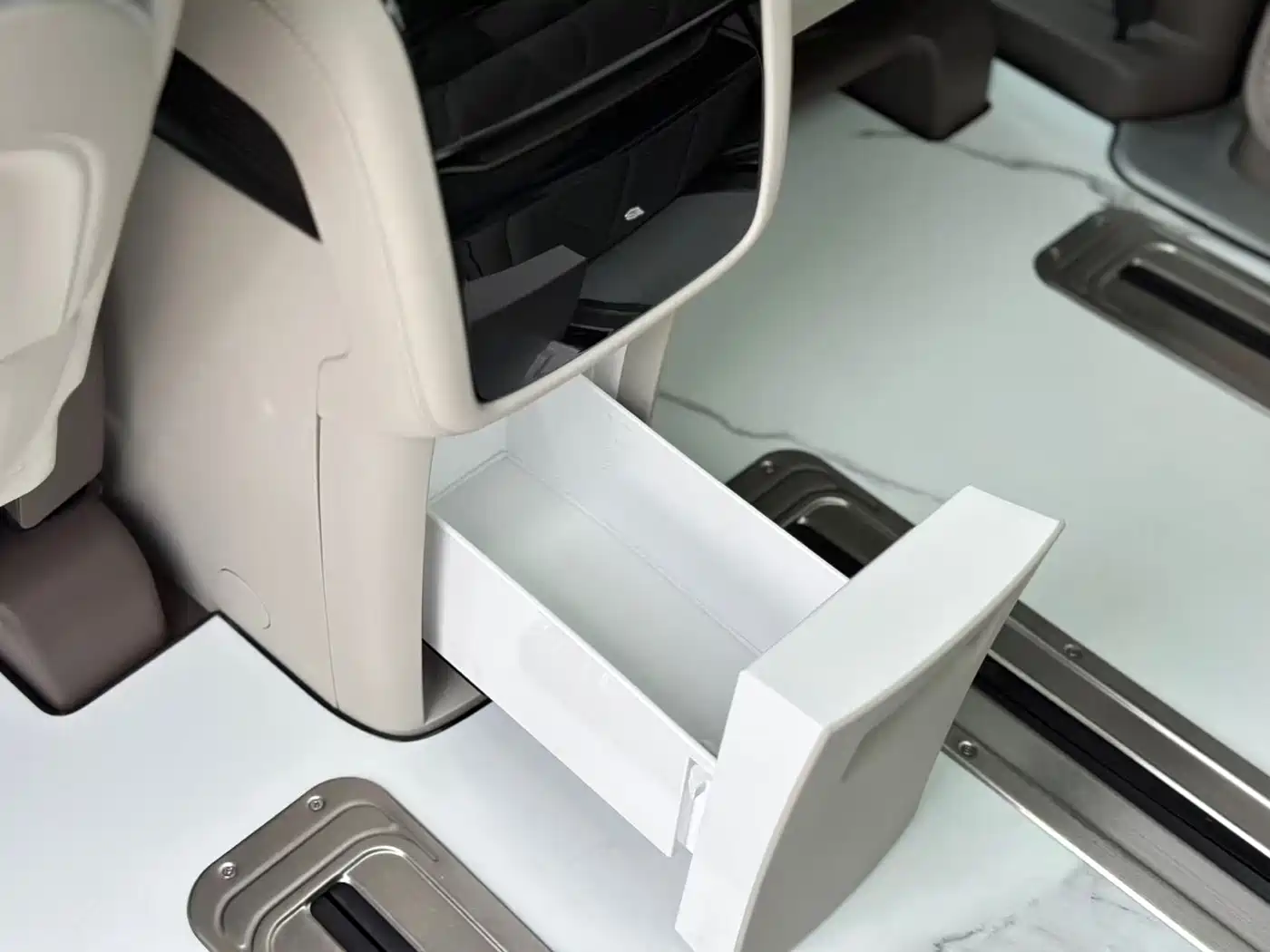Denza D9 2022 DM-i 970 AWD Flagship фото 23