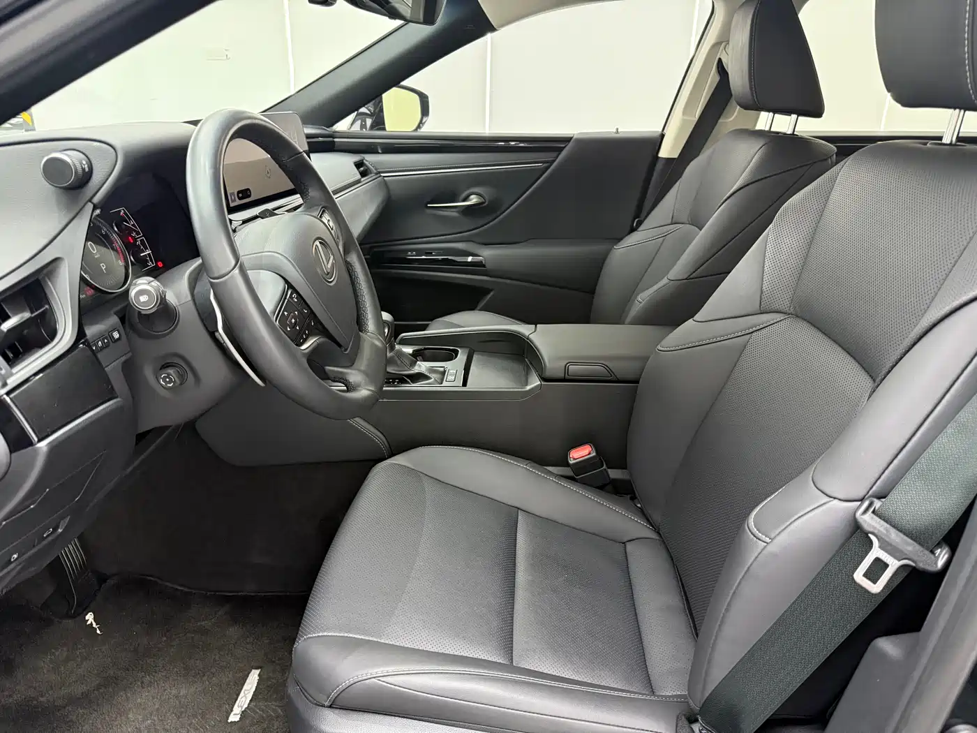 Lexus ES 2022 200 Excellence Edition фото 4