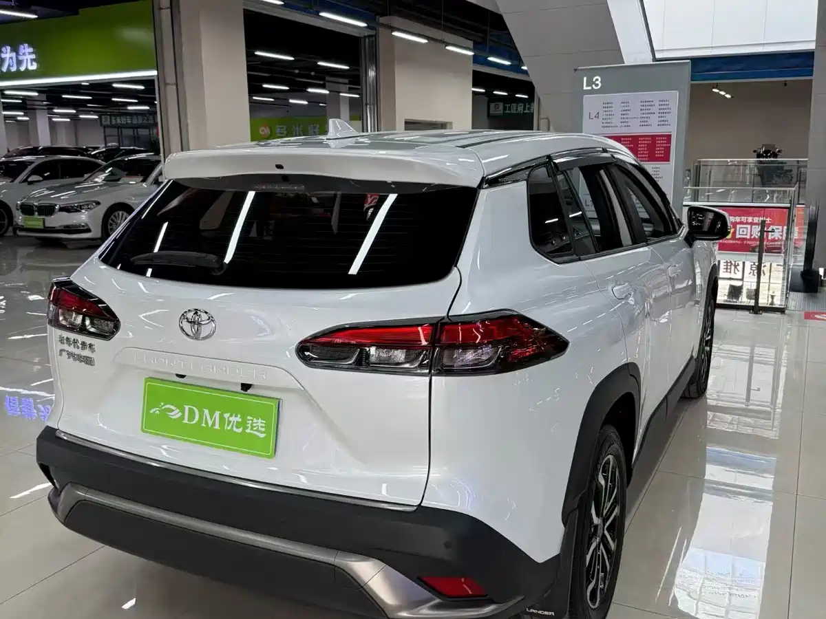 Toyota Frontlander 2022 2.0L CVT Luxury Edition фото 9