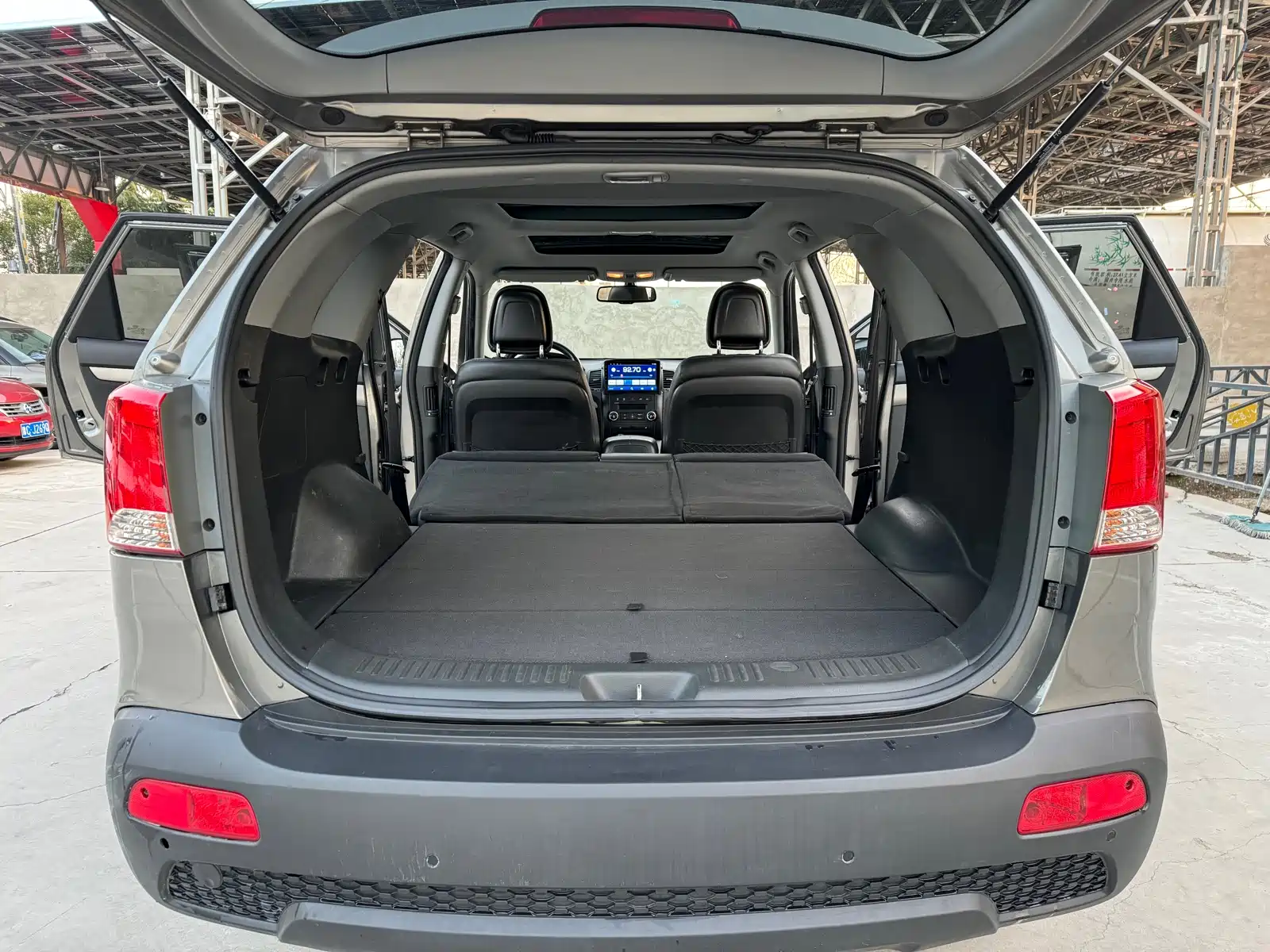 Photo 15 - Kia Sorento