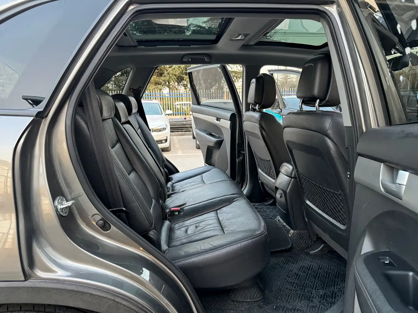 Kia Sorento 2012 2.4L Gasoline Luxury Edition фото 13