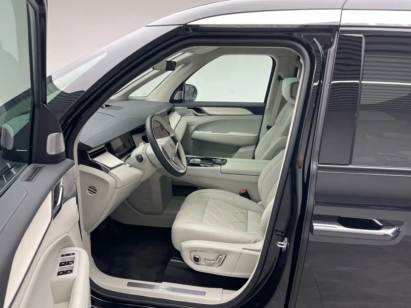 Volvo EM90 2024 2025 Ultra Six-Seater