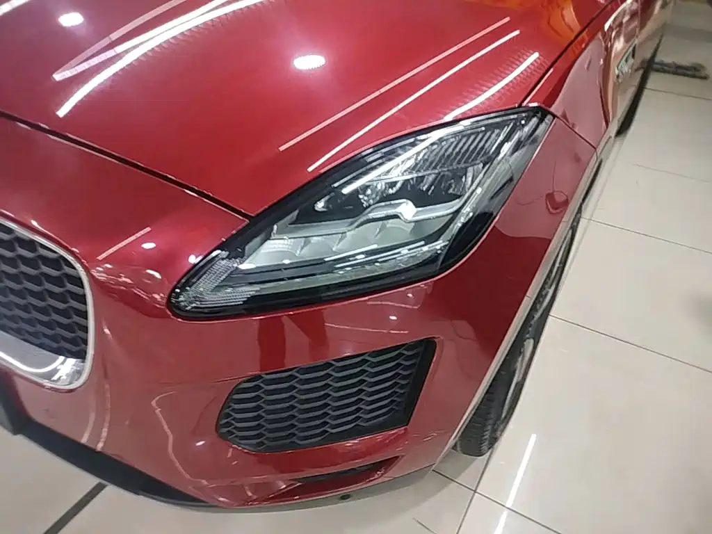 Фото 24 - Jaguar E-PACE