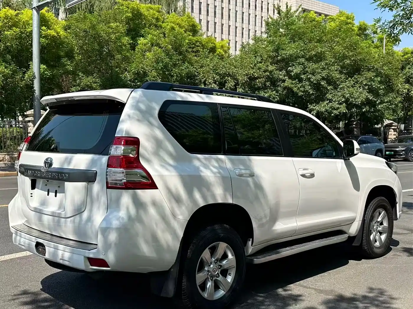 Toyota Prado 2014 4.0L Automatic TX-L фото 4