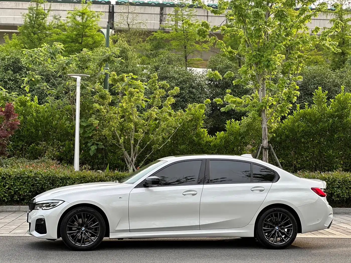 BMW 3 Series 2022 325Li M Sport Shadow Edition фото 7