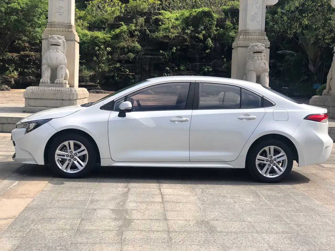 Toyota Levin 2019 Hybrid 1.8H E-CVT Luxury Edition China VI фото 4