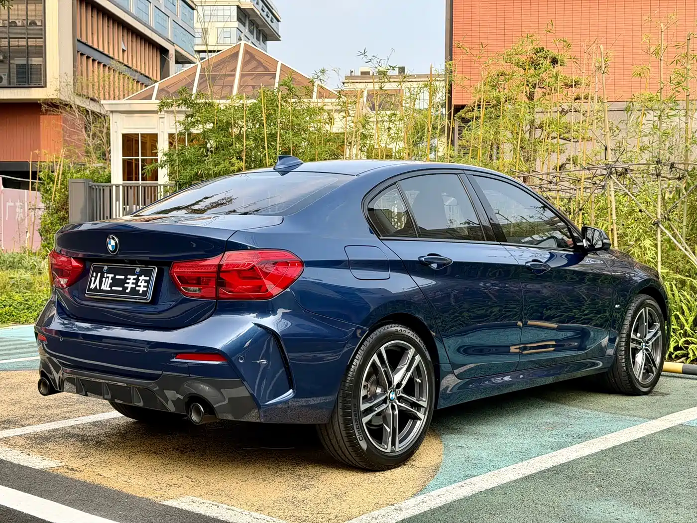 BMW 1 Series 2021 125i M Sport Black Night Edition фото 12
