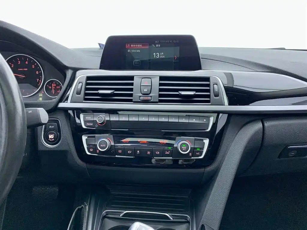 BMW 3 Series 2018 318Li фото 21