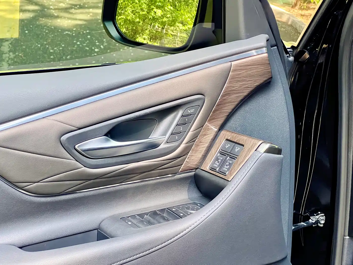 Toyota Vellfire 2024 Crown Hybrid 2.5L Premium Edition фото 19