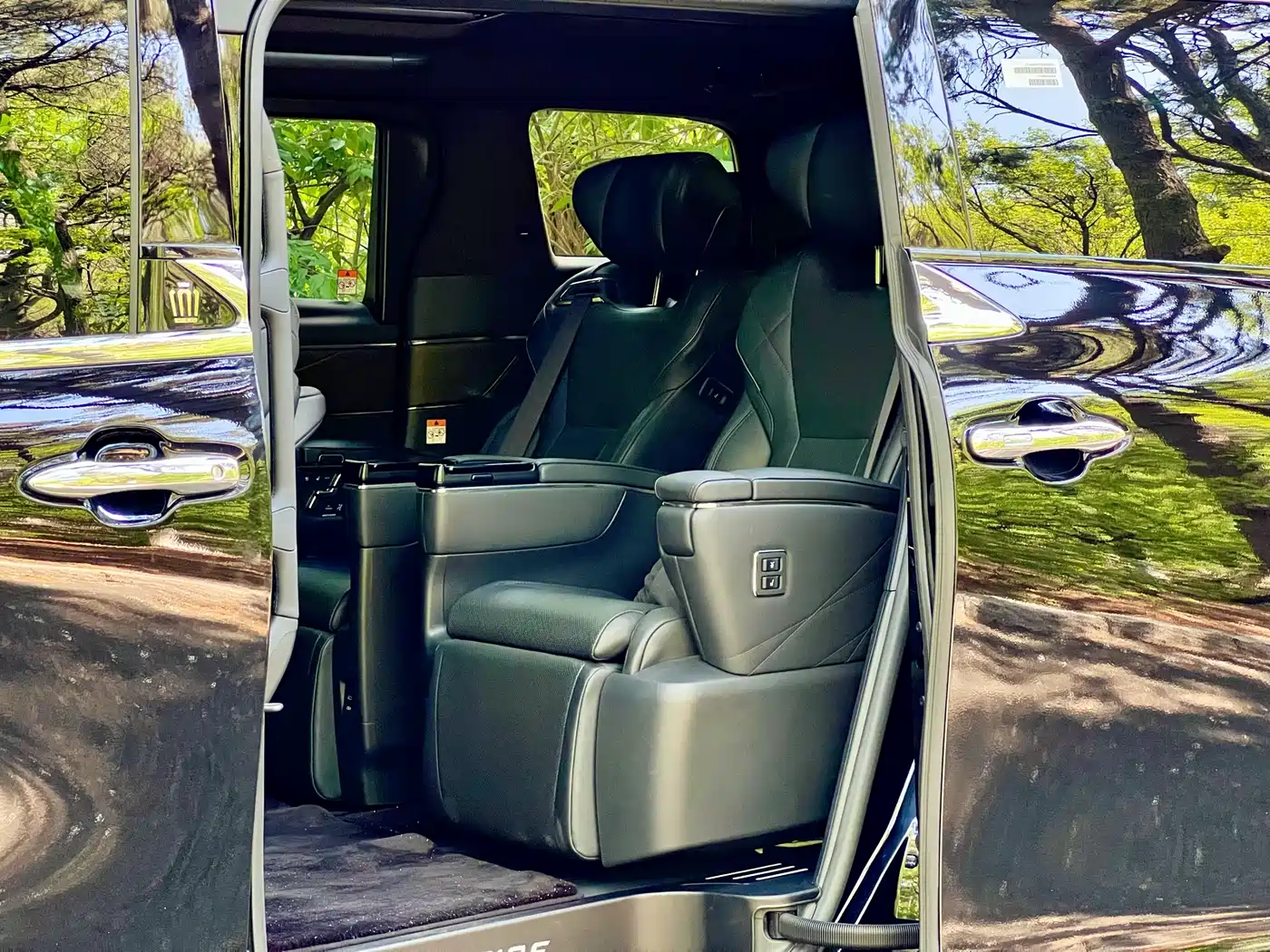 Toyota Vellfire 2024 Crown Hybrid 2.5L Premium Edition фото 25