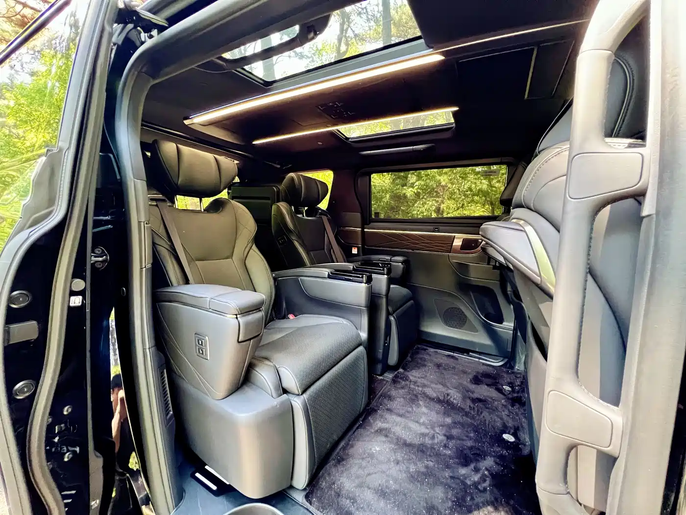 Toyota Vellfire 2024 Crown Hybrid 2.5L Premium Edition фото 29