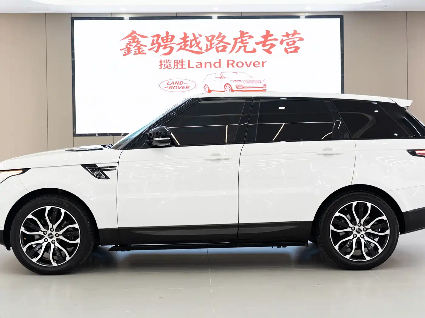 Land Rover Range Rover Sport 2014 3.0 SC V6 HSE DYNAMIC фото 3