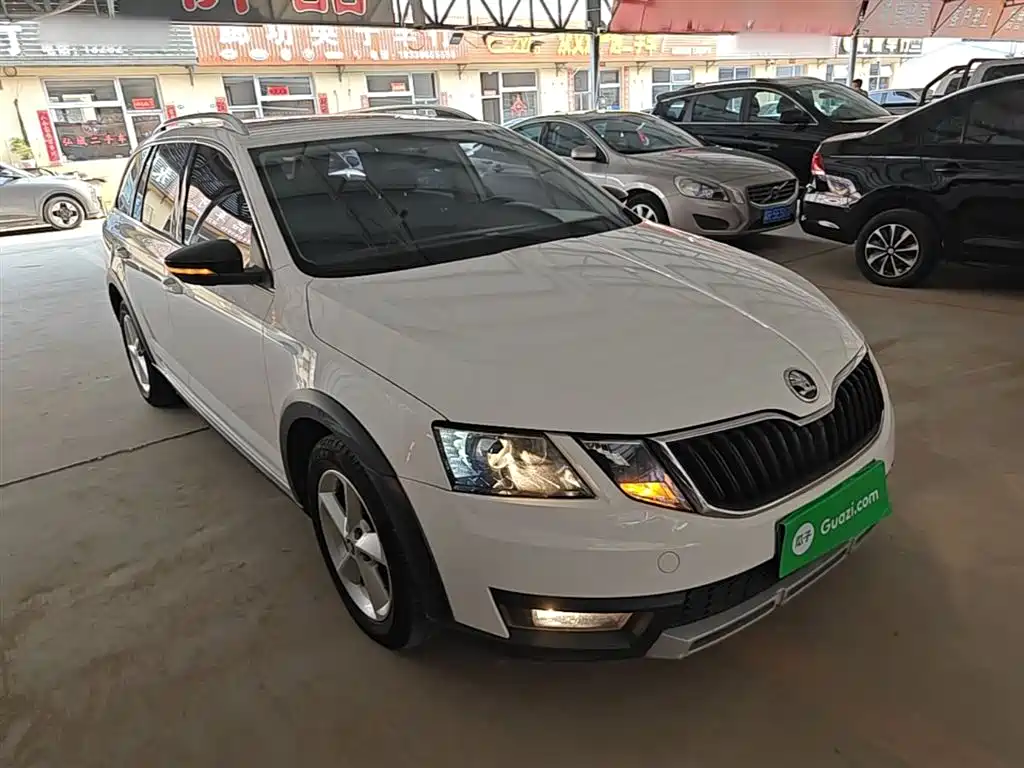 Škoda Octavia 2018 Model Wagon TSI230 DSG Comfort Edition фото 4