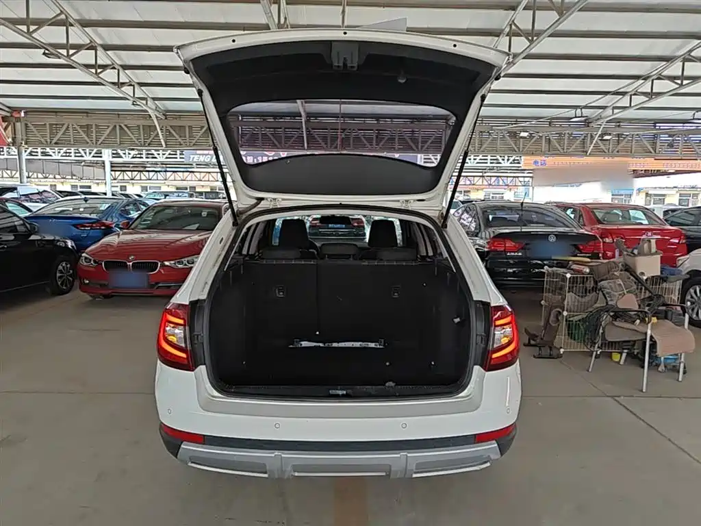 Škoda Octavia 2018 Model Wagon TSI230 DSG Comfort Edition фото 19