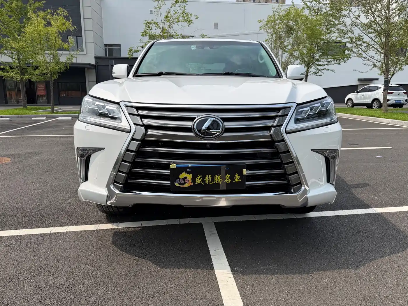 Фото 3 - Lexus LX
