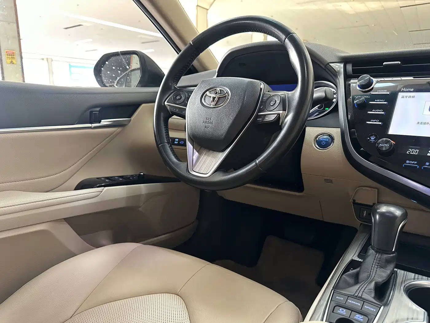 Toyota Camry 2018 Hybrid 2.5HG Luxury Edition фото 17