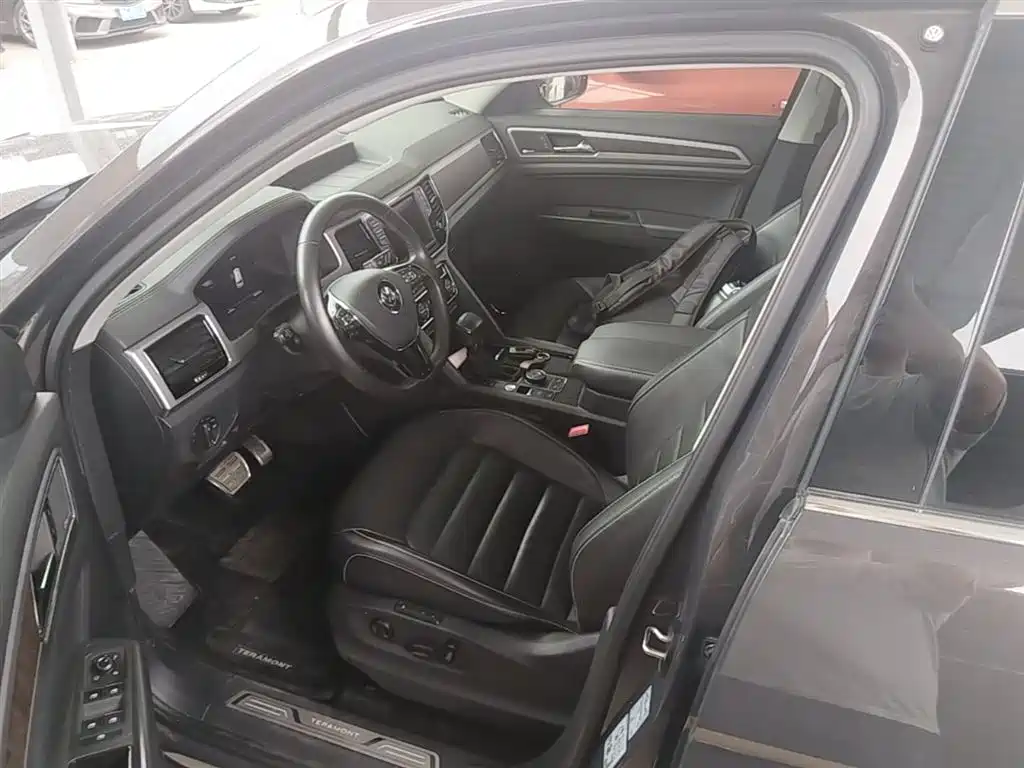 Volkswagen Teramont 2017 530 V6 4WD Flagship Edition фото 15
