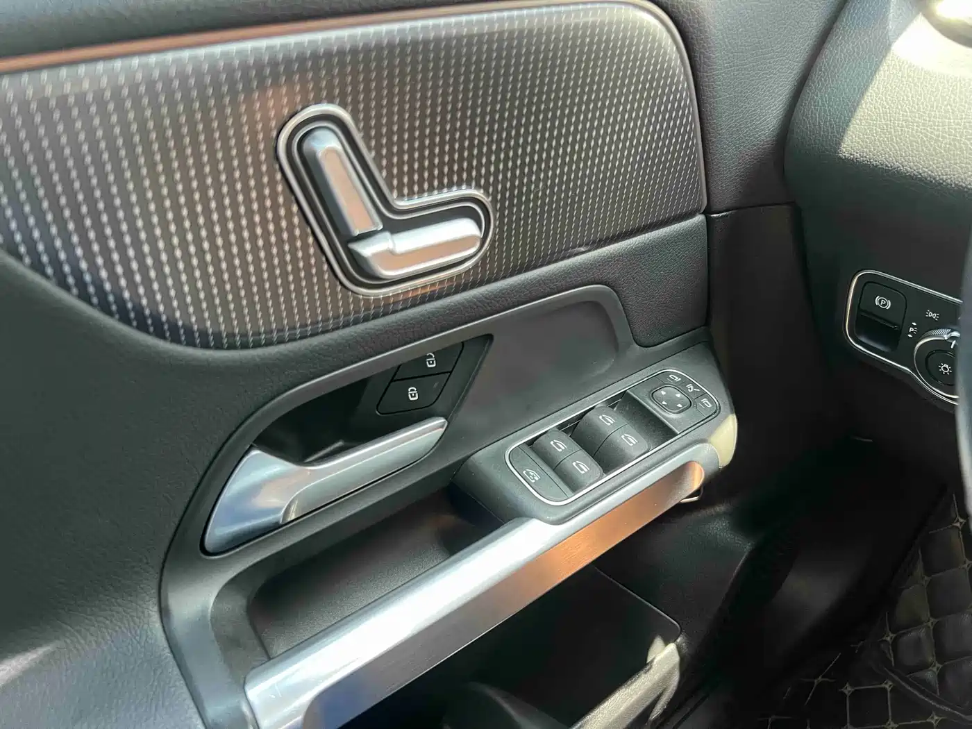 Mercedes-Benz GLB 2021 GLB 200 Dynamic фото 24