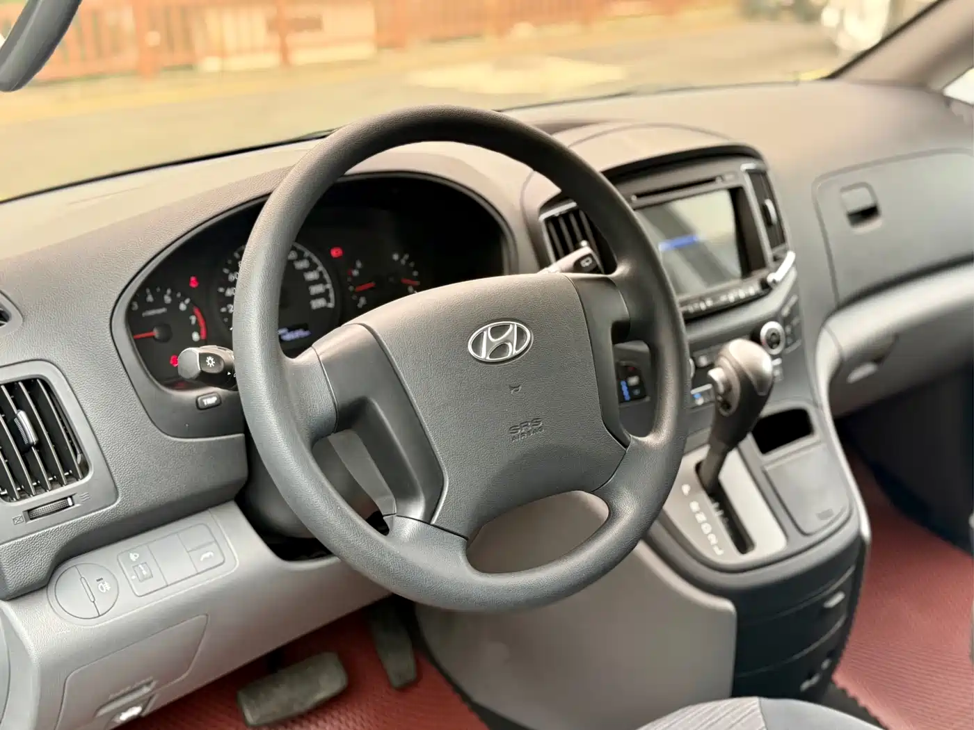 Hyundai H-1 Grand Starex 2011 2.4L Comfort Edition фото 11