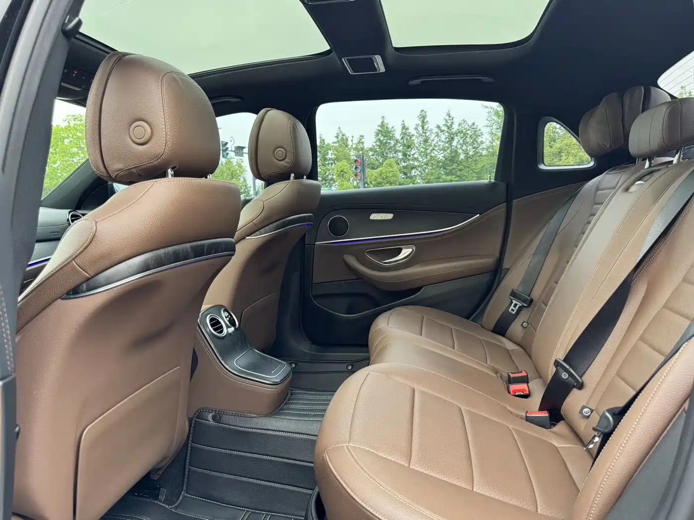 Mercedes-Benz E-Class 2022 E 260 L Sport фото 10