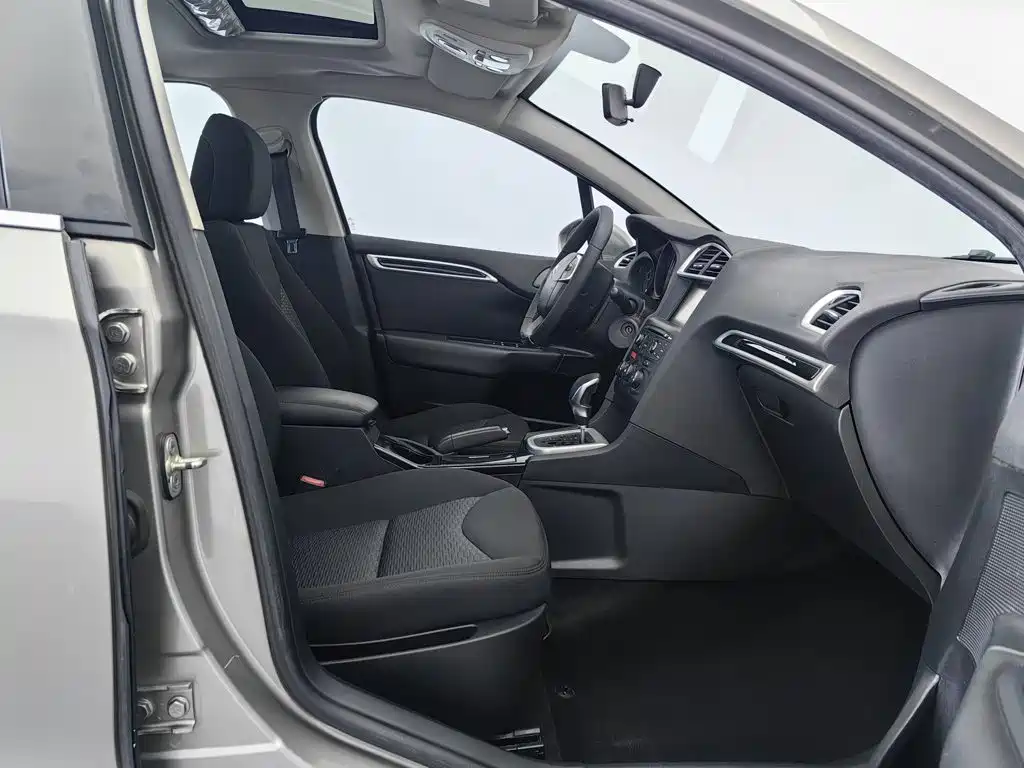 Photo 23 - Citroën C4L