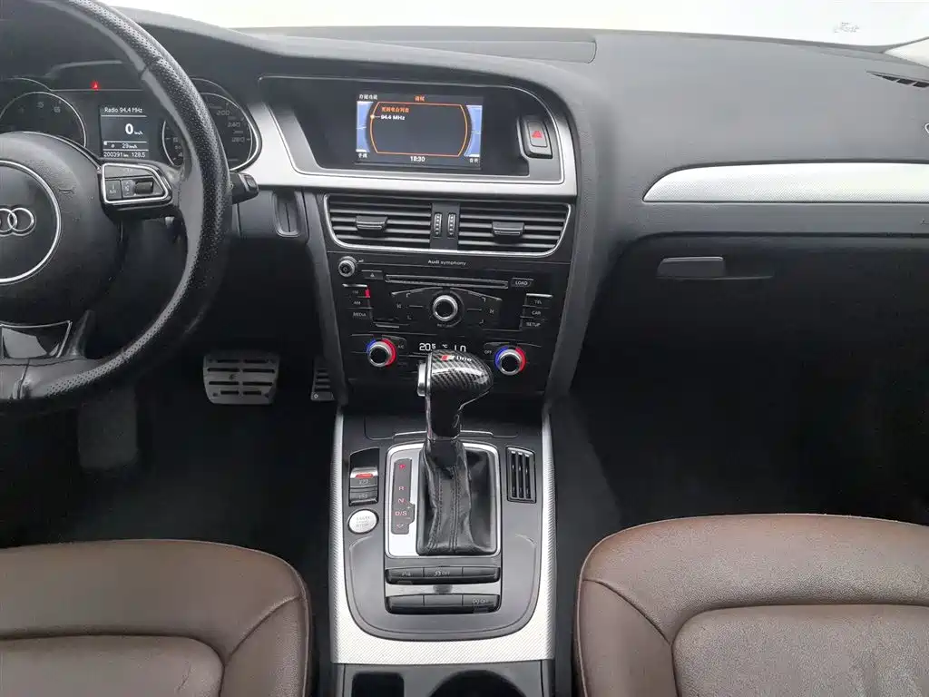 Фото 12 - Audi A4L