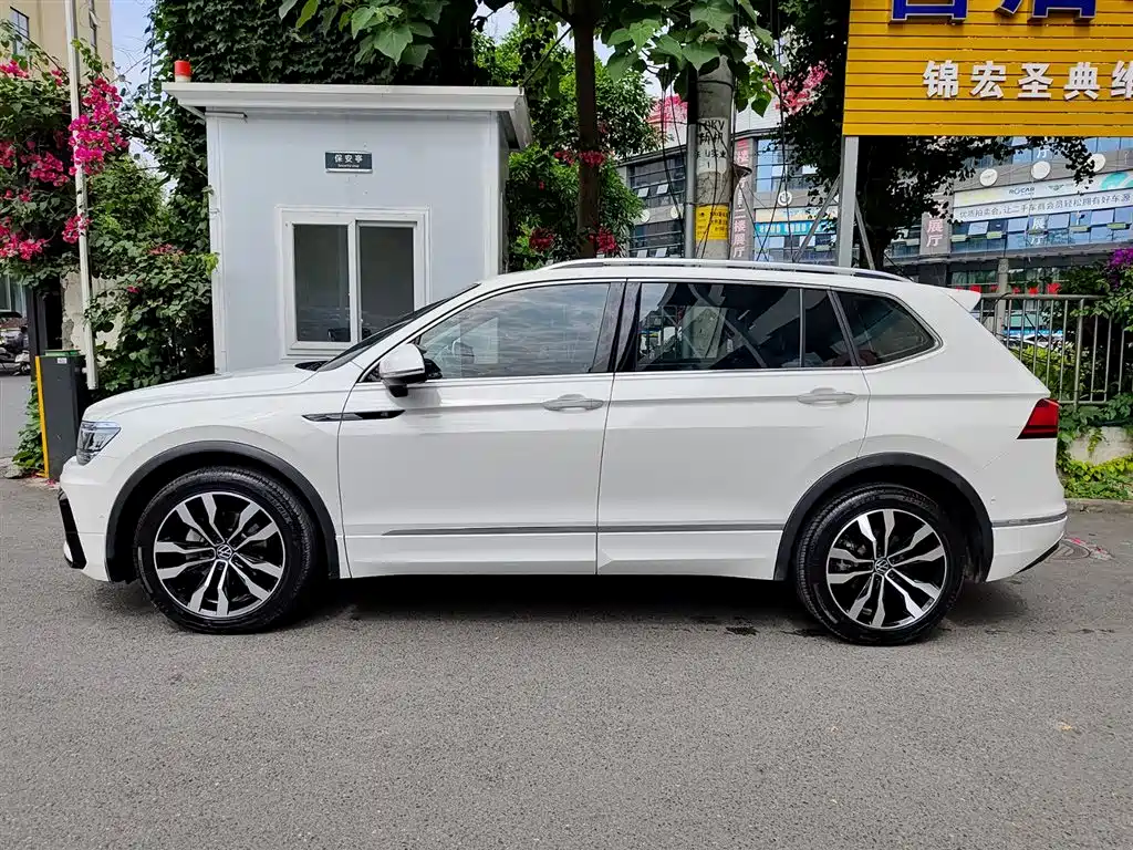 Volkswagen Tiguan L 2021 380TSI Automatic 4WD R-Line Premium 7-seater фото 3