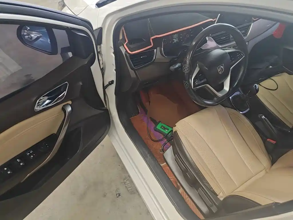 Baojun 310W 2018 2017 1.5L Manual Fashion Edition (China V)