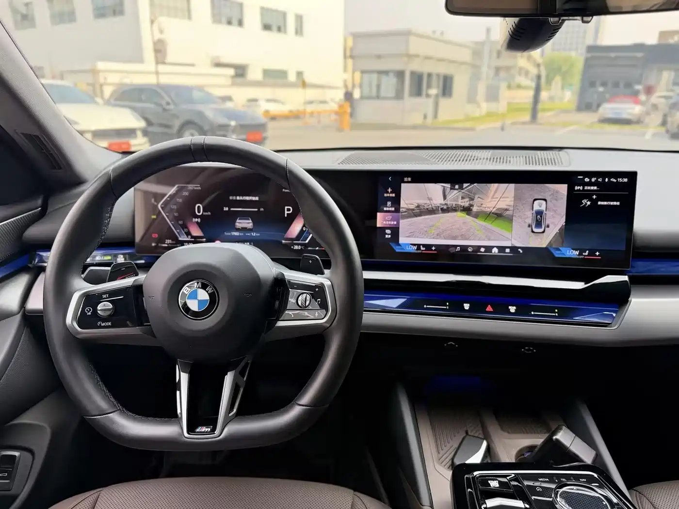 BMW 5 Series 2025 530Li Leading M Sport Package фото 11