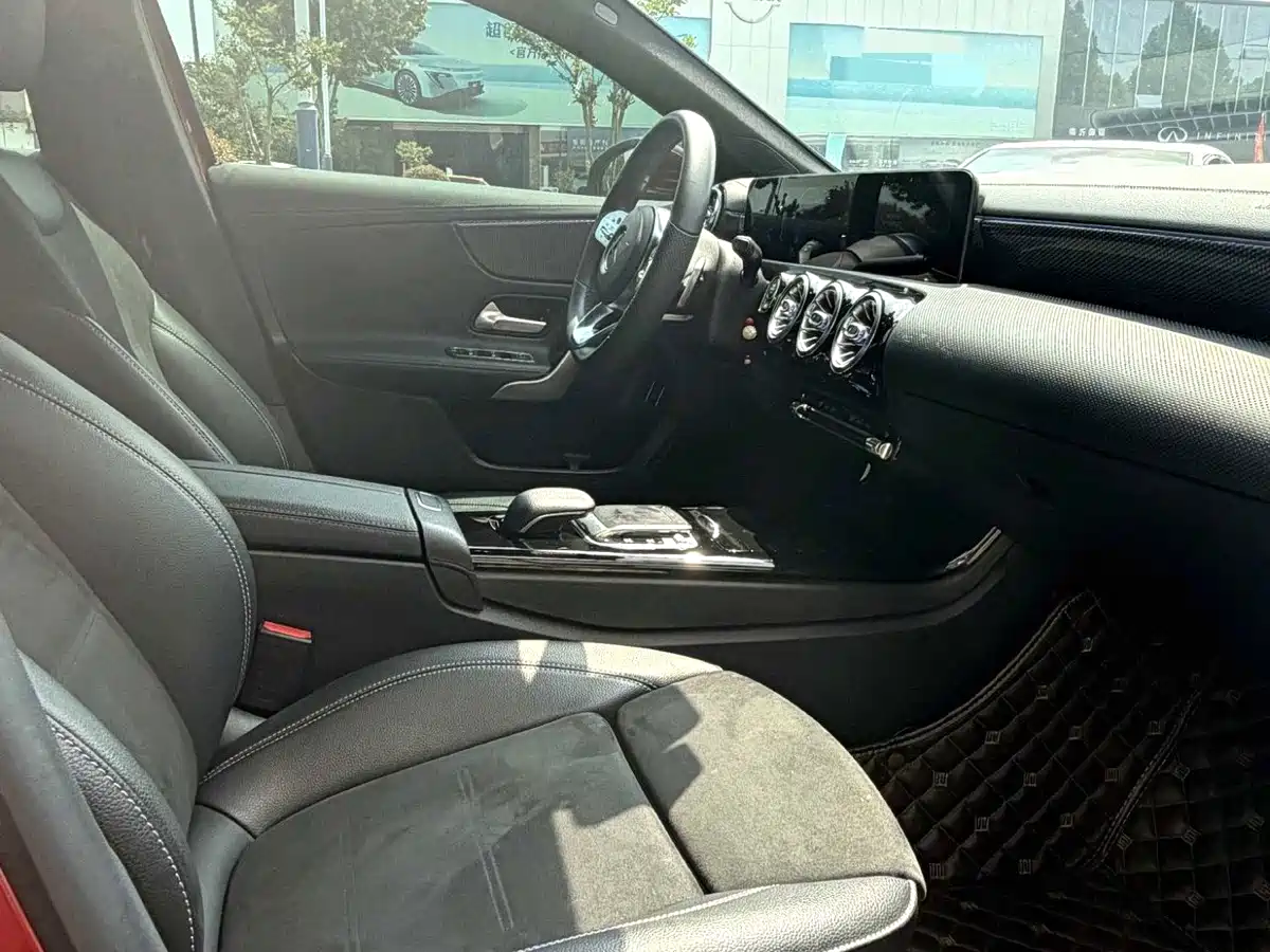 Mercedes-Benz A-Class 2020 A 200 L Sport Sedan фото 11