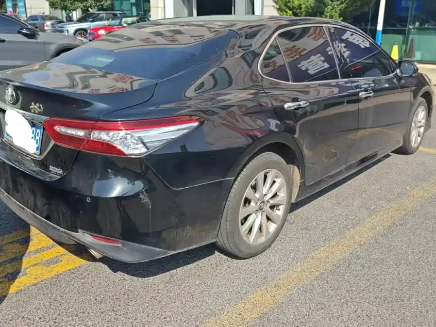 Фото 8 - Toyota Camry