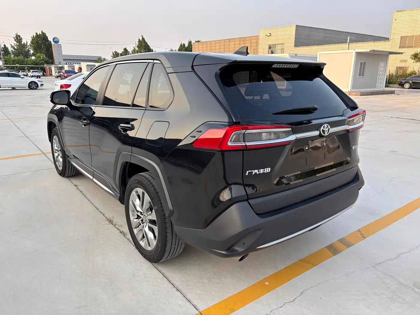 Toyota Wildlander 2022 2.0L CVT FWD Luxury PLUS Edition фото 3