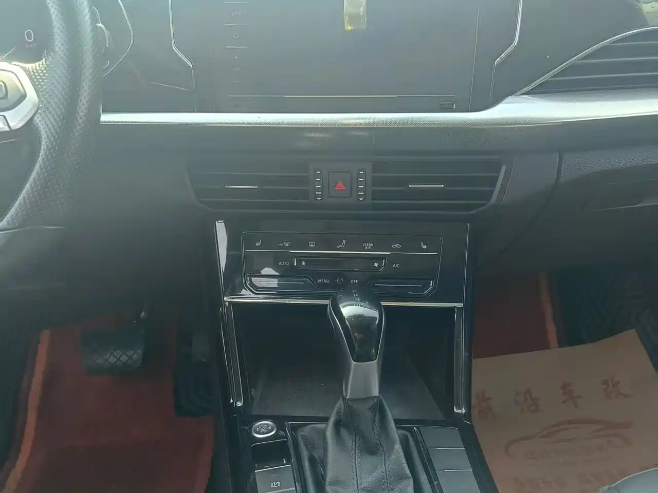 Volkswagen Passat 2022 330TSI Starlight Luxury Edition фото 9