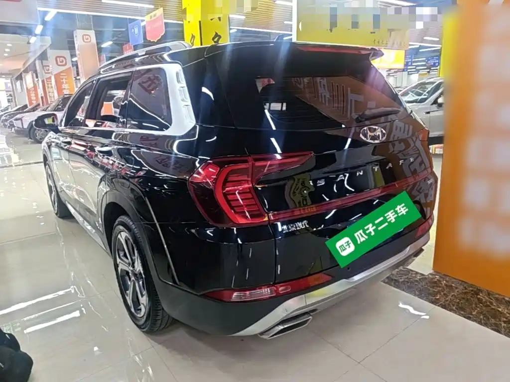 Photo 5 - Hyundai Santa Fe
