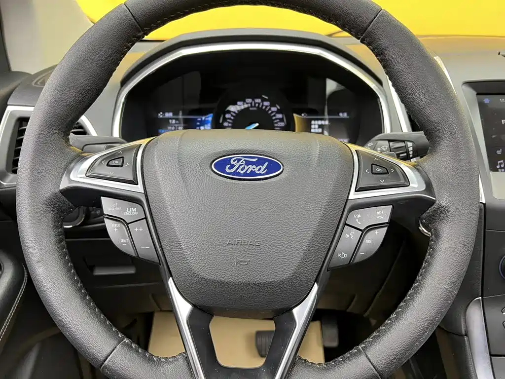 Фото 17 - Ford Edge