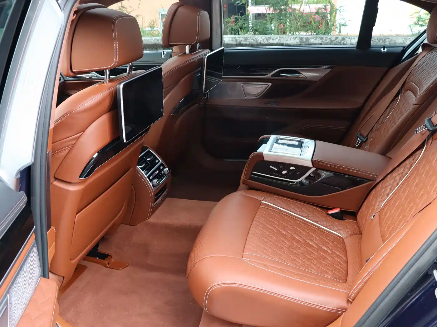 BMW 7 Series 2022 740Li xDrive Executive M Sport Package фото 16