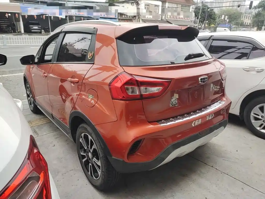 Фото 5 - Geely Vision X3